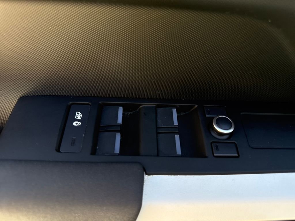 Used 2020 Land Rover Defender 110 S image 15