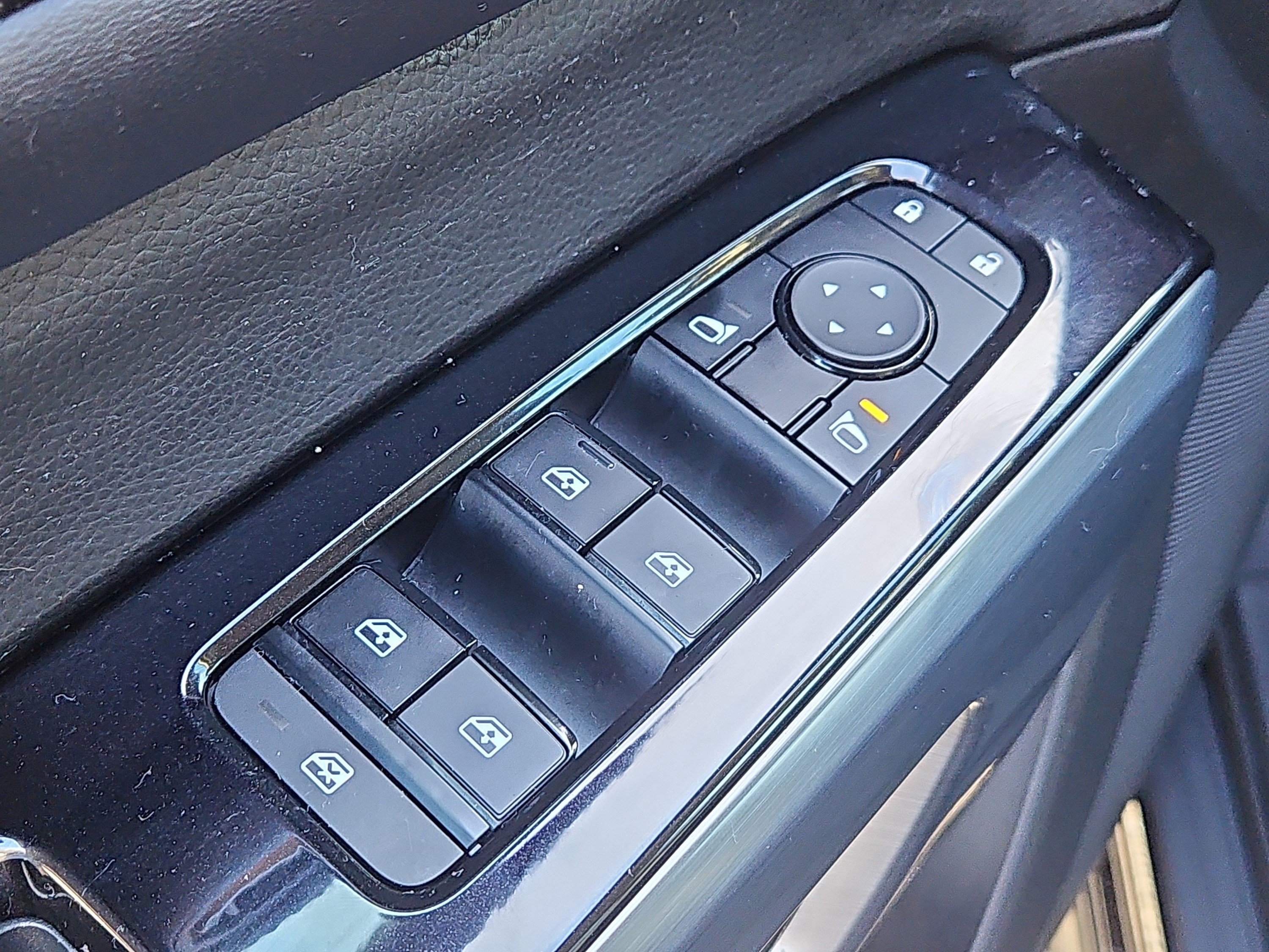 Used 2022 Nissan Pathfinder SL w/ SL Black Package image 20