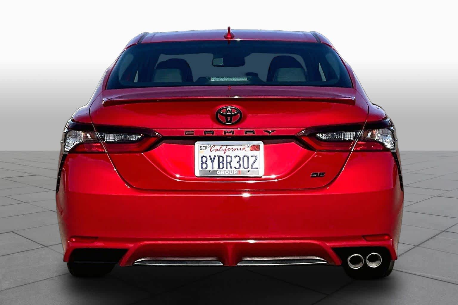 Used 2021 Toyota Camry SE w/ Convenience Package FWD image 4