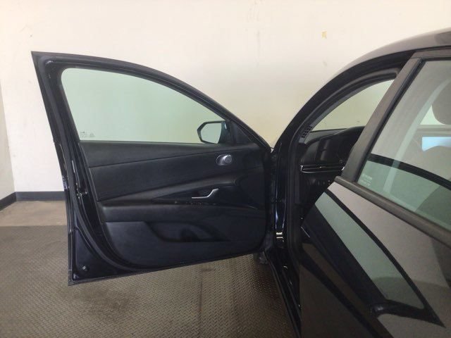 Used 2023 Hyundai Elantra SE FWD image 14