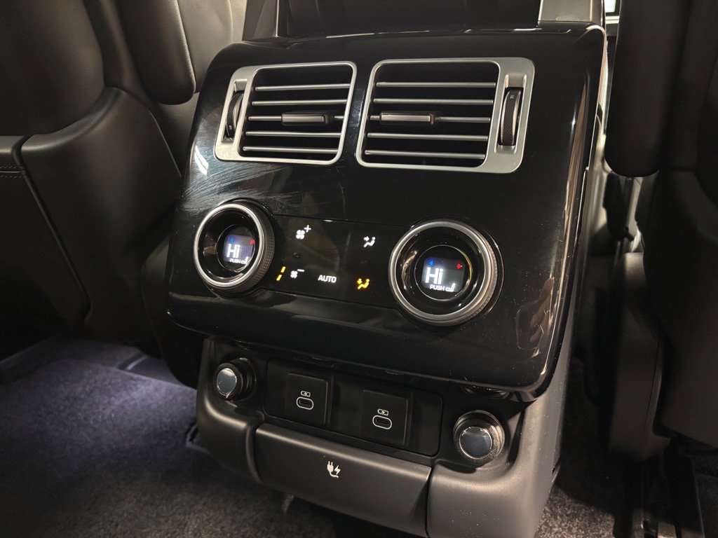 Used 2022 Land Rover Range Rover Westminster Edition image 38