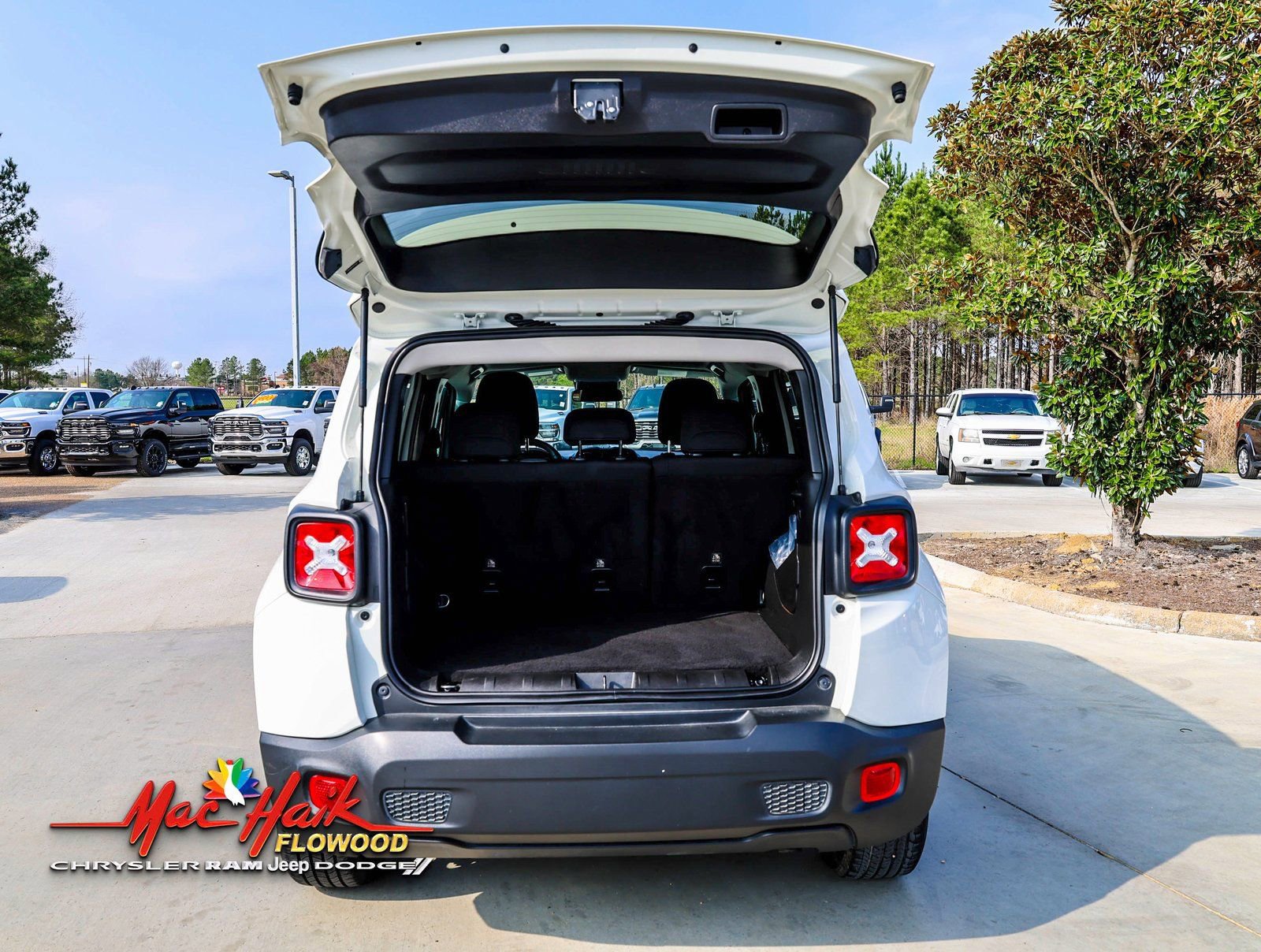 Used 2023 Jeep Renegade Altitude image 7