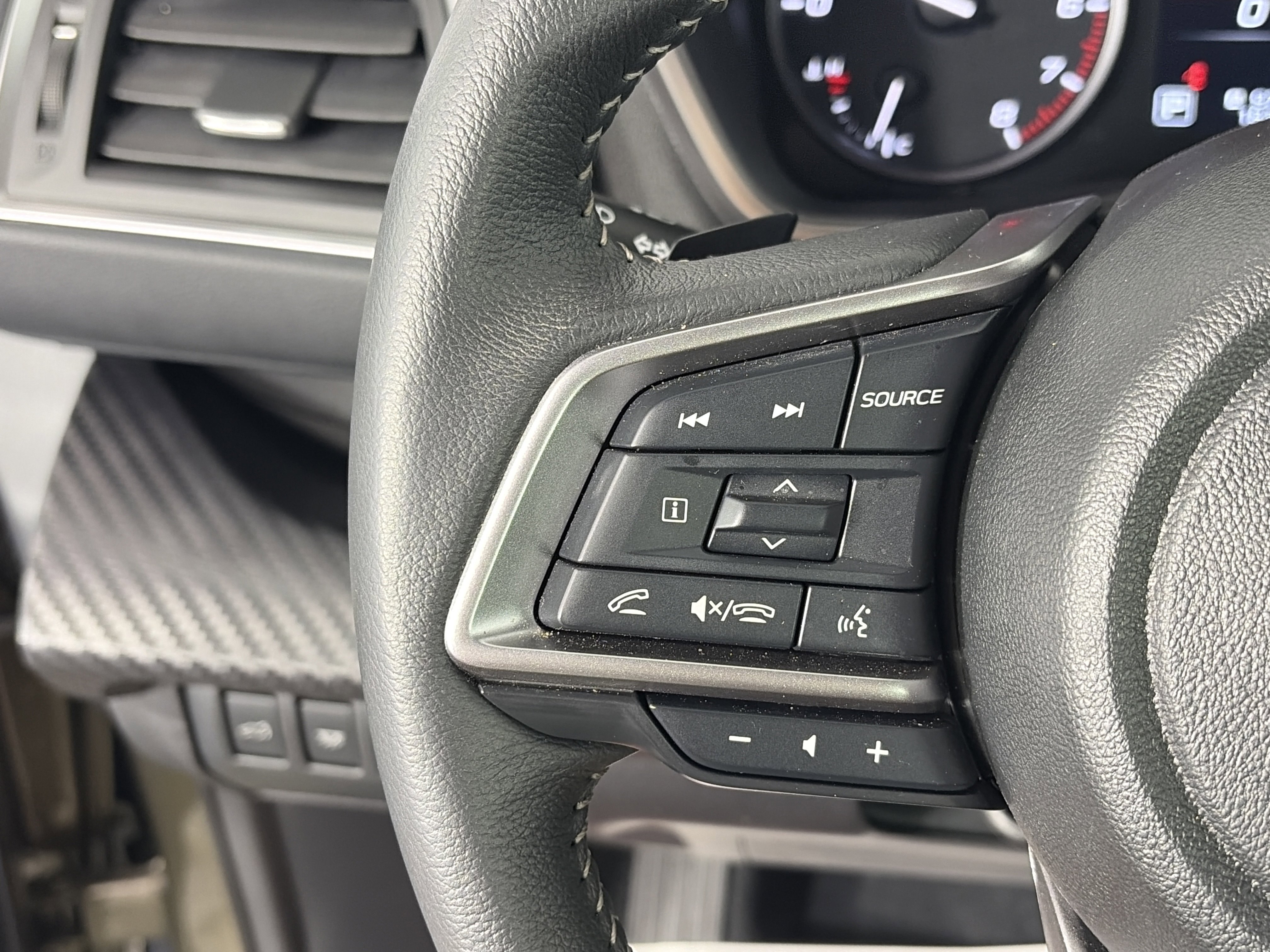 Used 2025 Subaru Ascent Premium AWD/4WD image 27