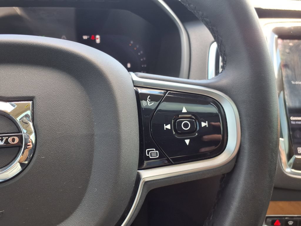 Used 2023 Volvo XC90 B6 Plus AWD/4WD image 27