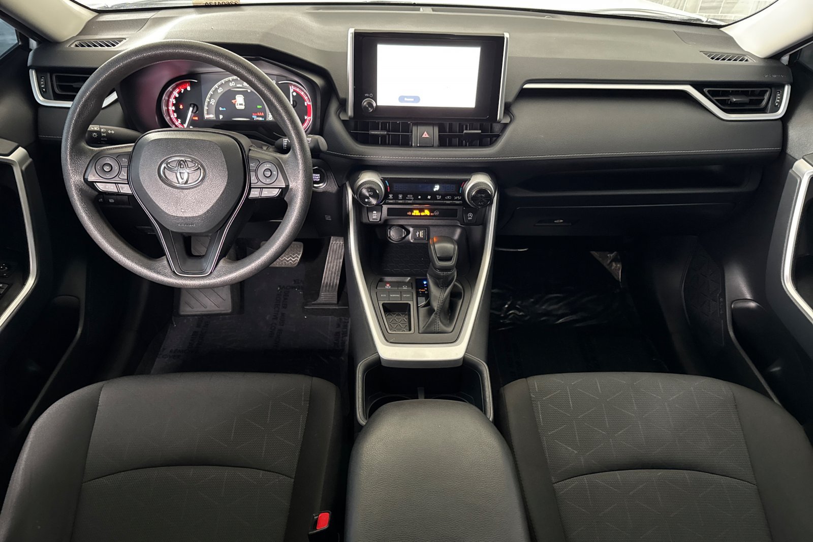 Used 2025 Toyota RAV4 XLE FWD image 13