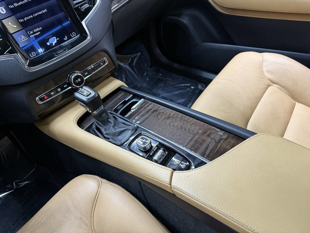 Used 2016 Volvo XC90 T6 Momentum w/ Momentum Plus Package image 28