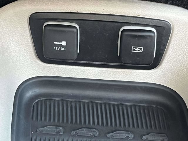 Used 2021 Chrysler Pacifica Touring-L FWD image 29