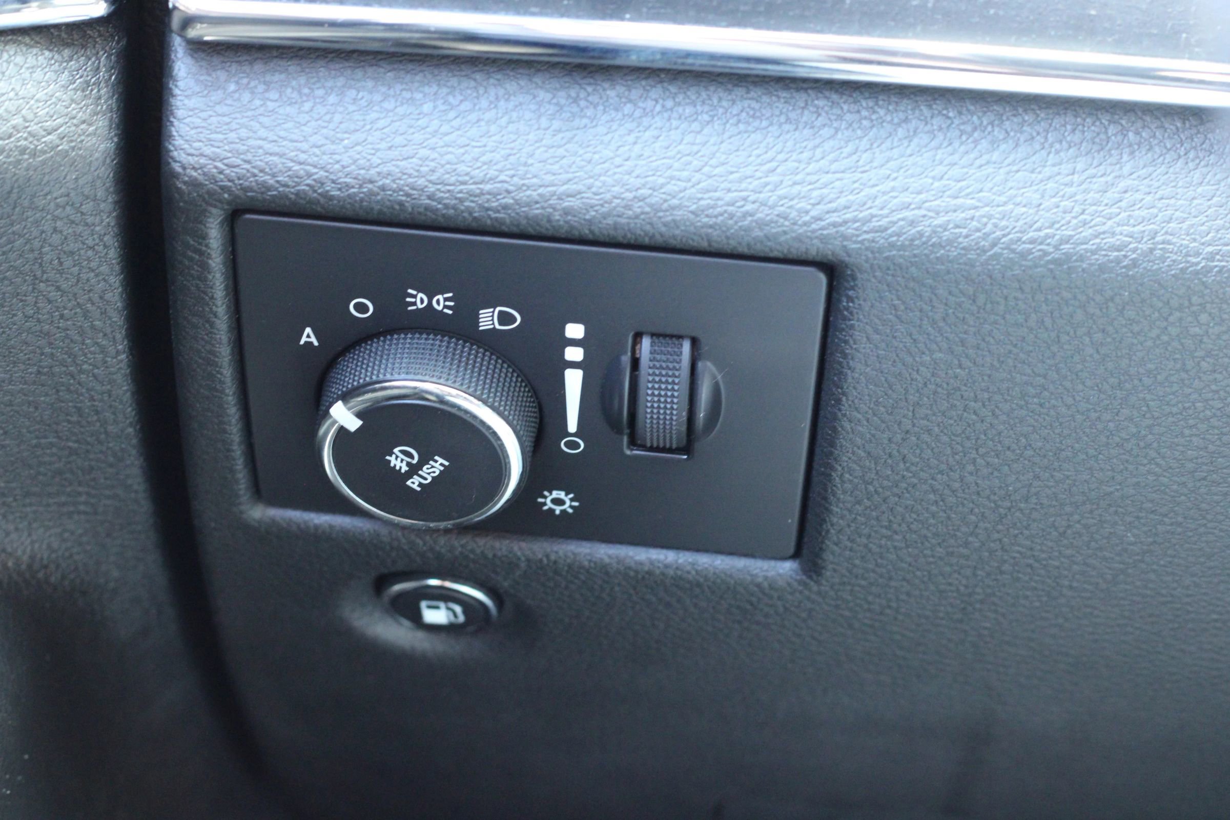 Used 2015 Jeep Grand Cherokee SRT w/ Luxury Group II AWD/4WD image 20