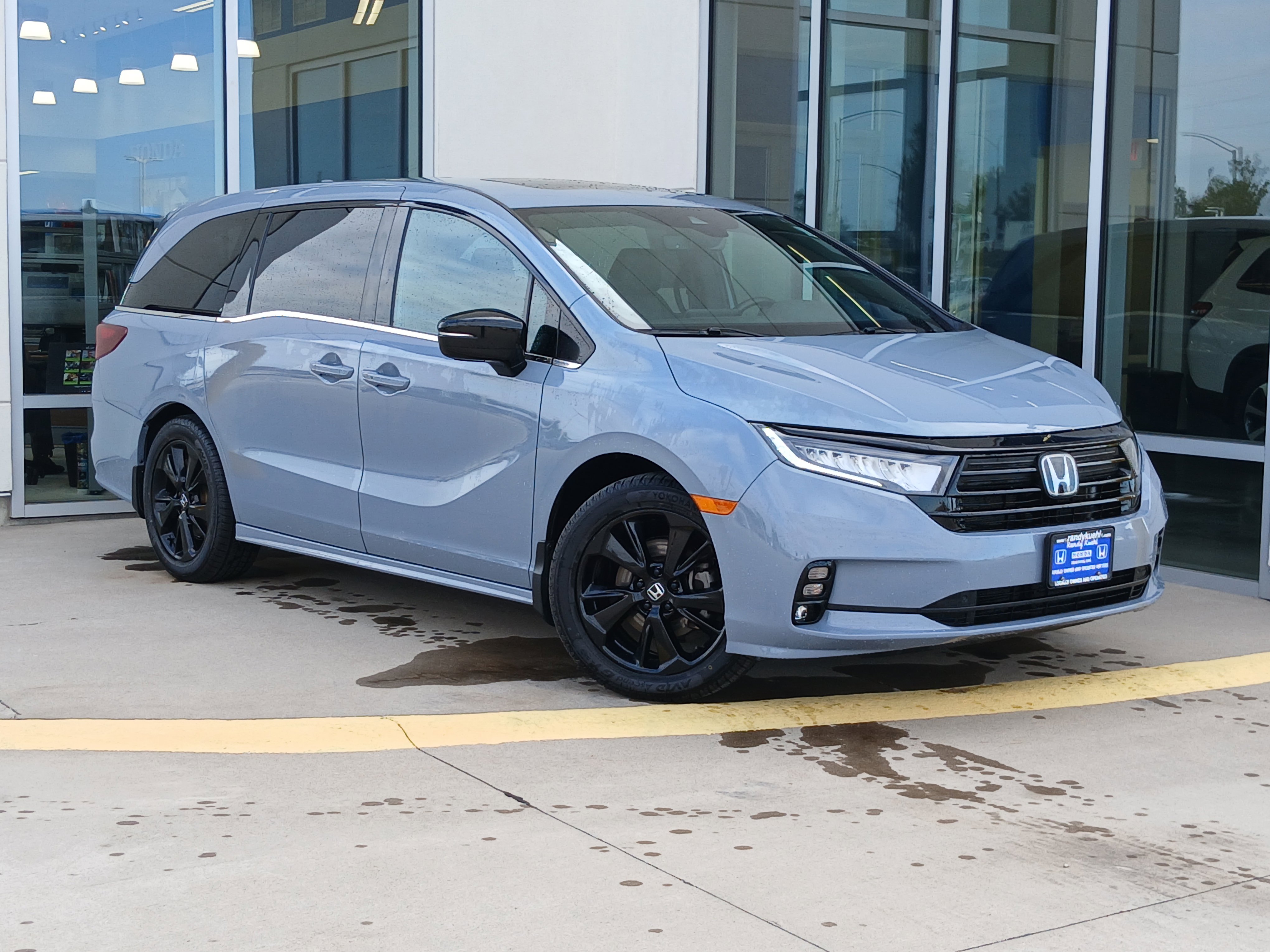 Used 2023 Honda Odyssey Sport image 2