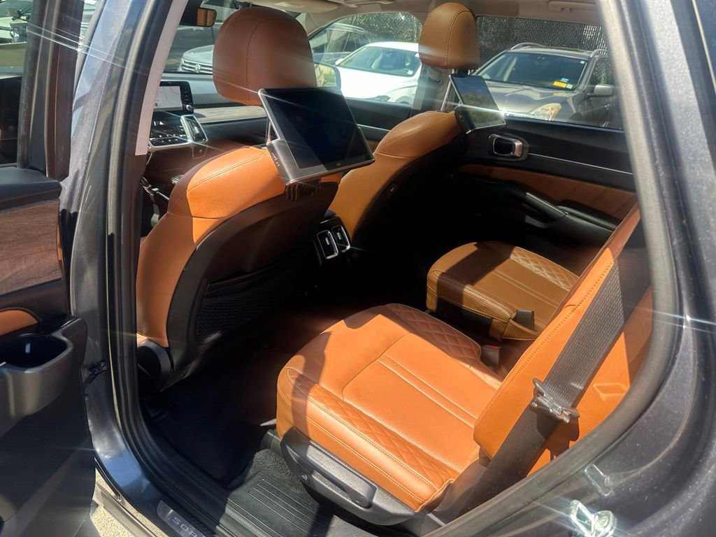 Used 2022 Kia Sorento SX Prestige w/ Rust Color Package AWD/4WD image 26