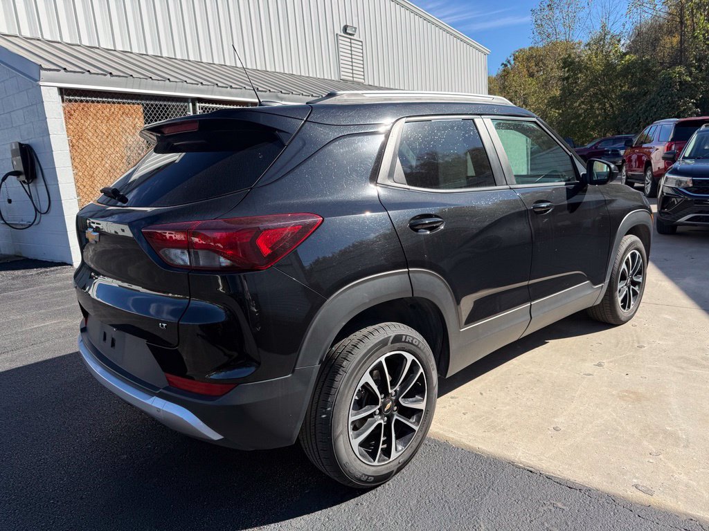 Used 2025 Chevrolet TrailBlazer LT AWD/4WD image 3