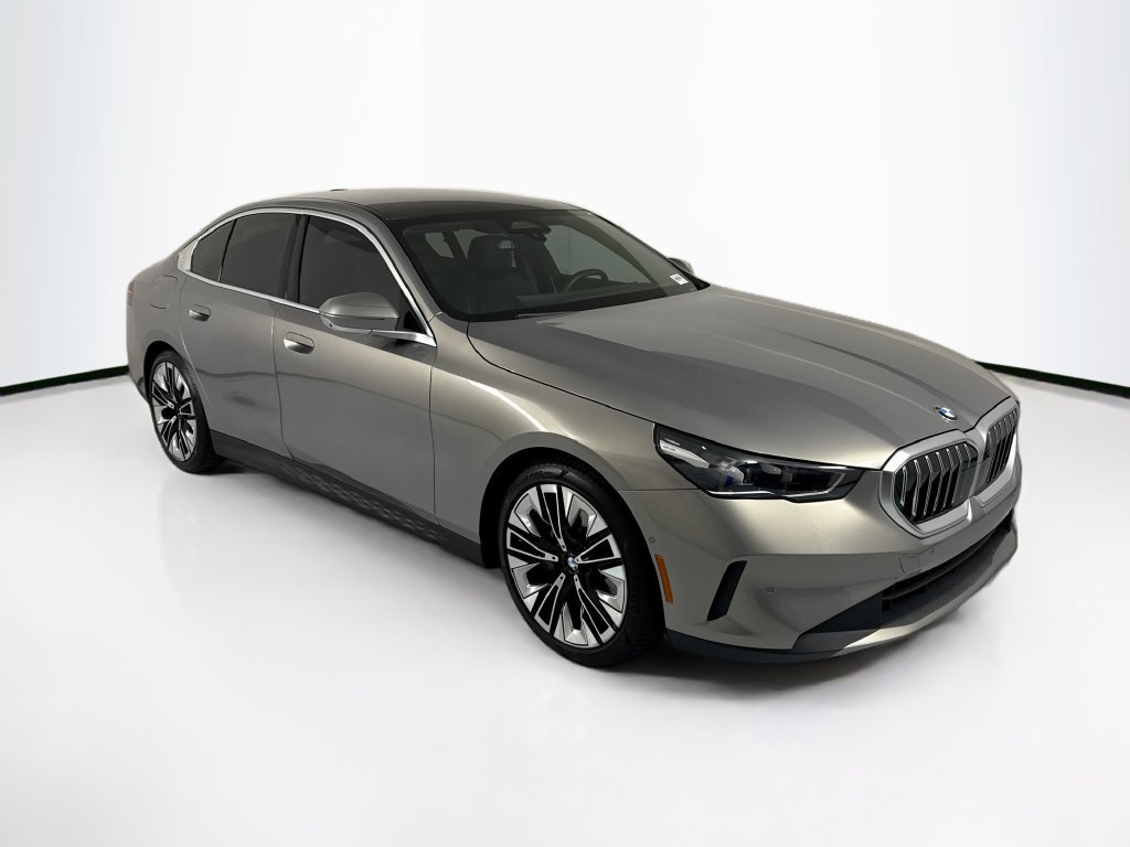 Used 2024 BMW 540i xDrive w/ Executive Package AWD/4WD image 3