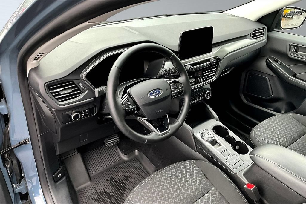 Used 2025 Ford Escape Active w/ Cold Weather Package FWD image 17