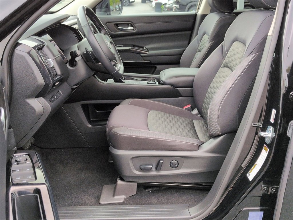 Used 2022 Nissan Pathfinder SV image 14