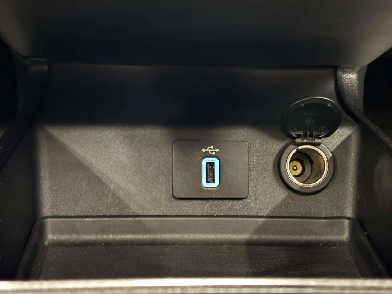 Used 2018 Ford Fusion SE w/ Equipment Group 601A image 32