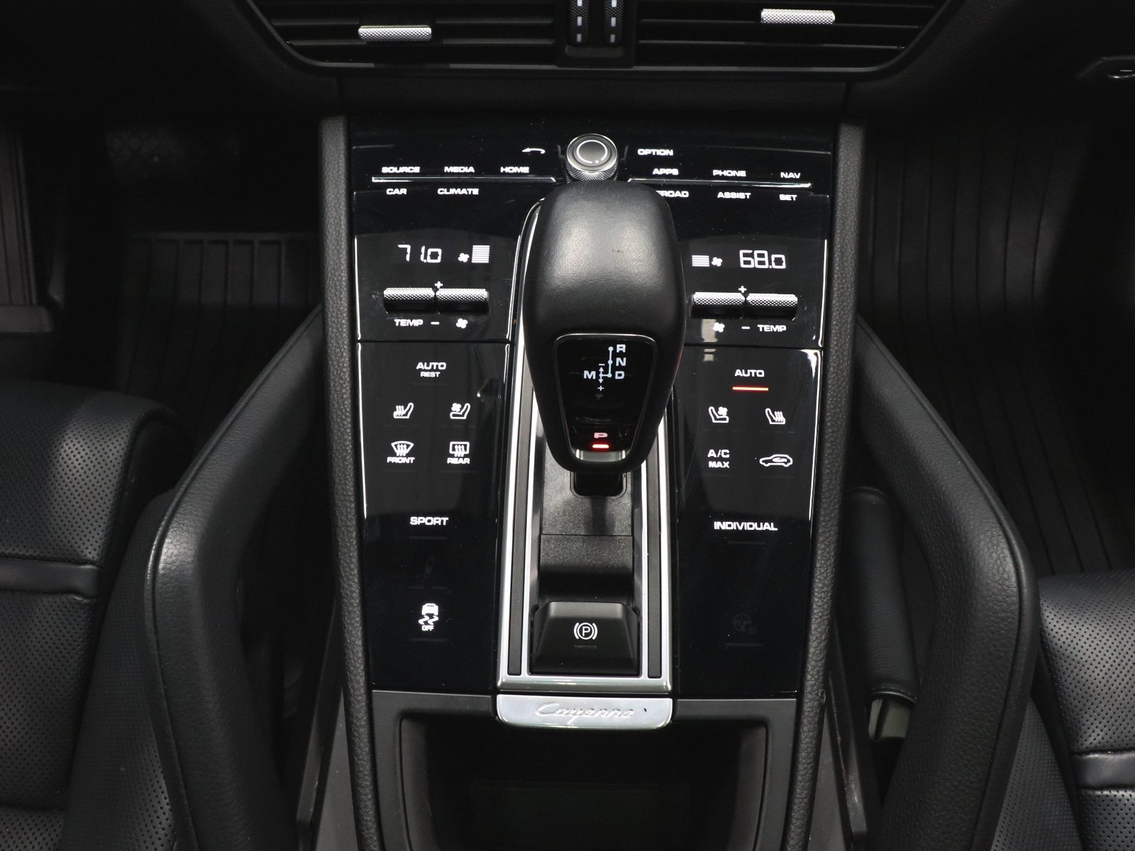 Used 2023 Porsche Cayenne Platinum Edition image 27