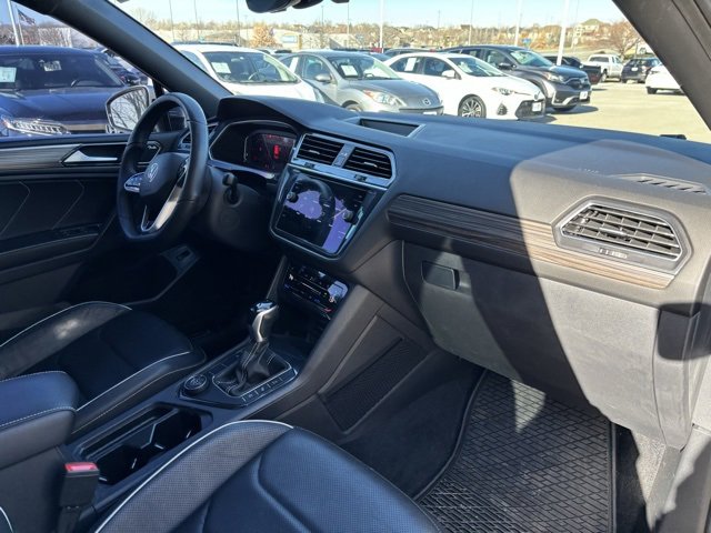 Used 2022 Volkswagen Tiguan SEL R-Line image 25
