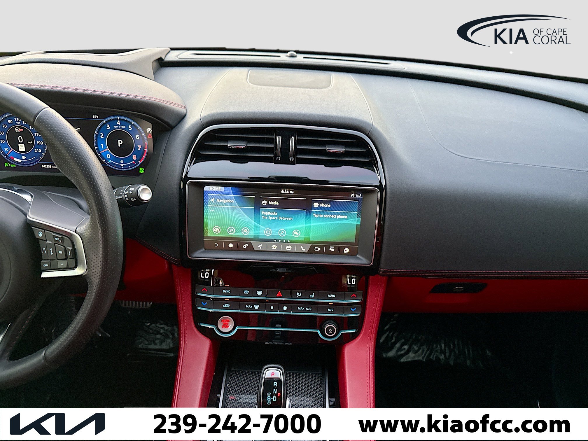 Used 2020 Jaguar F-PACE SVR image 19