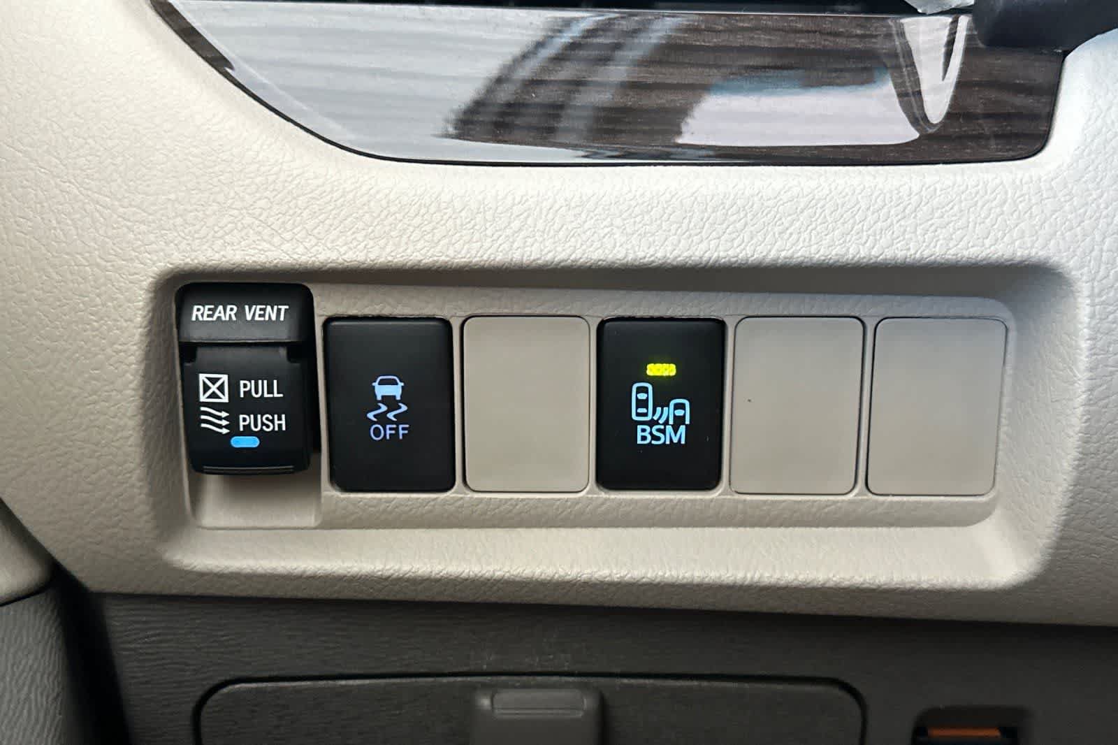 Used 2015 Toyota Sienna XLE FWD image 33