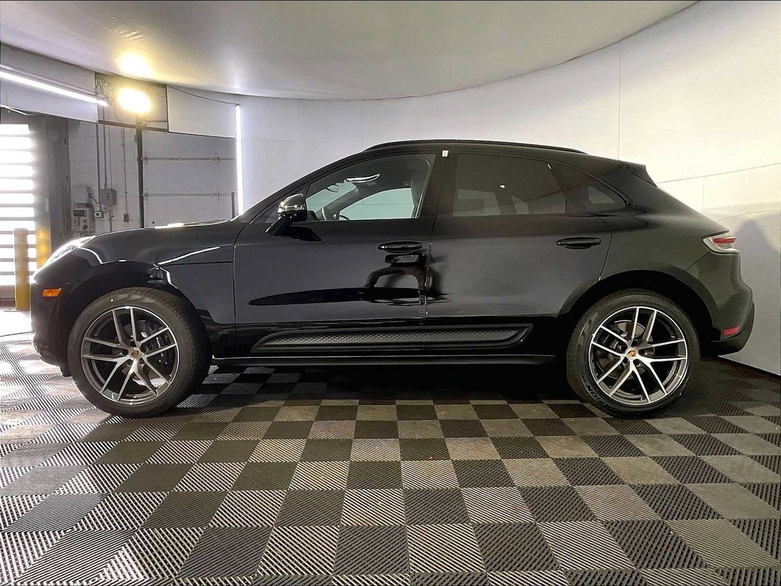 New 2026 Porsche Macan AWD/4WD image 2