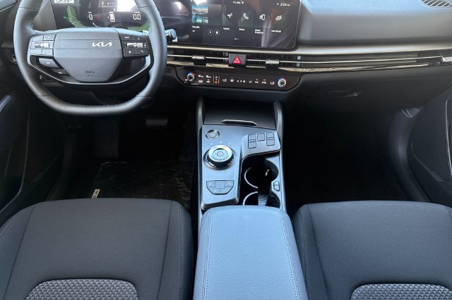 New 2027 Kia Sportage LX FWD image 16