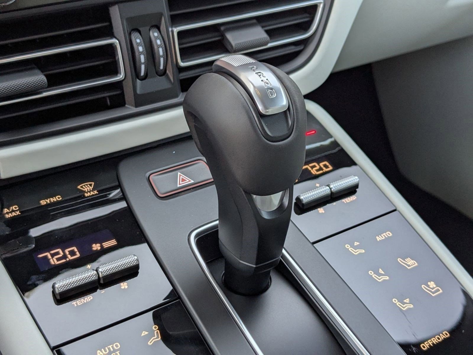 Certified 2026 Porsche Macan AWD/4WD image 20