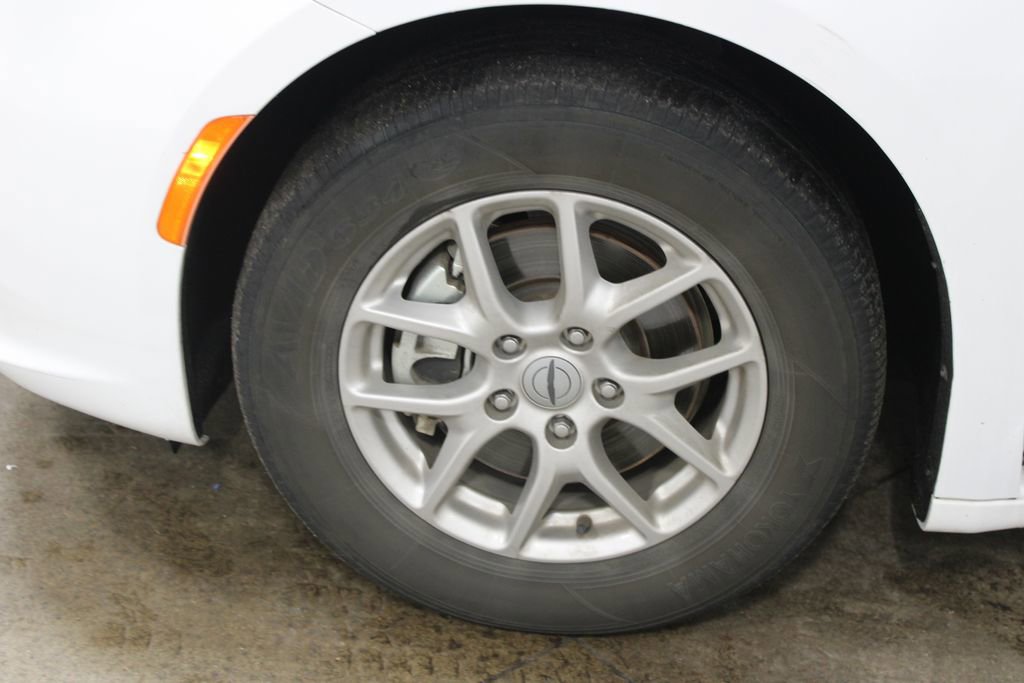 Used 2024 Chrysler Pacifica Touring-L image 37