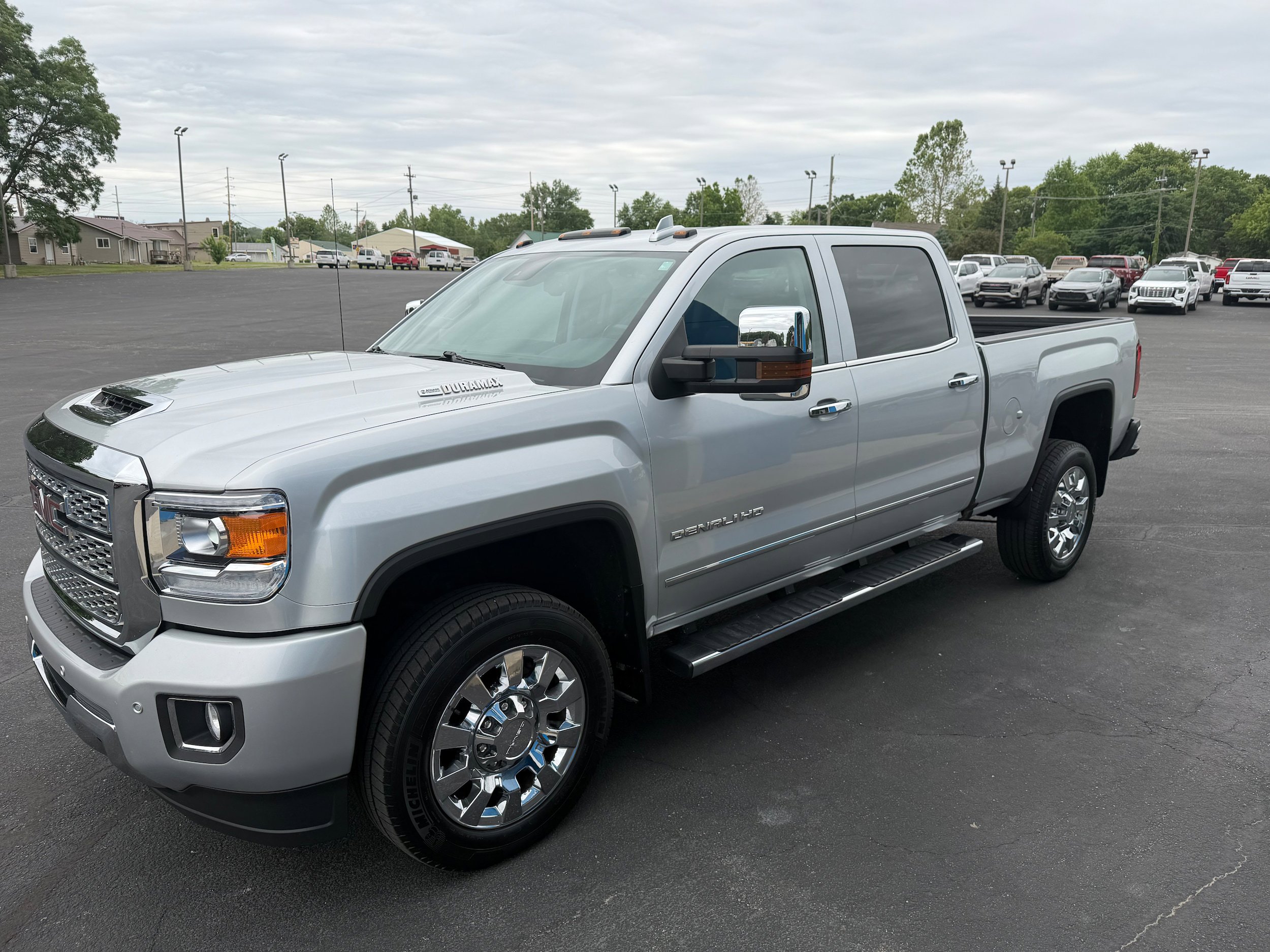 Used 2019 GMC Sierra 2500 Denali w/ Duramax Plus Package AWD/4WD image 12