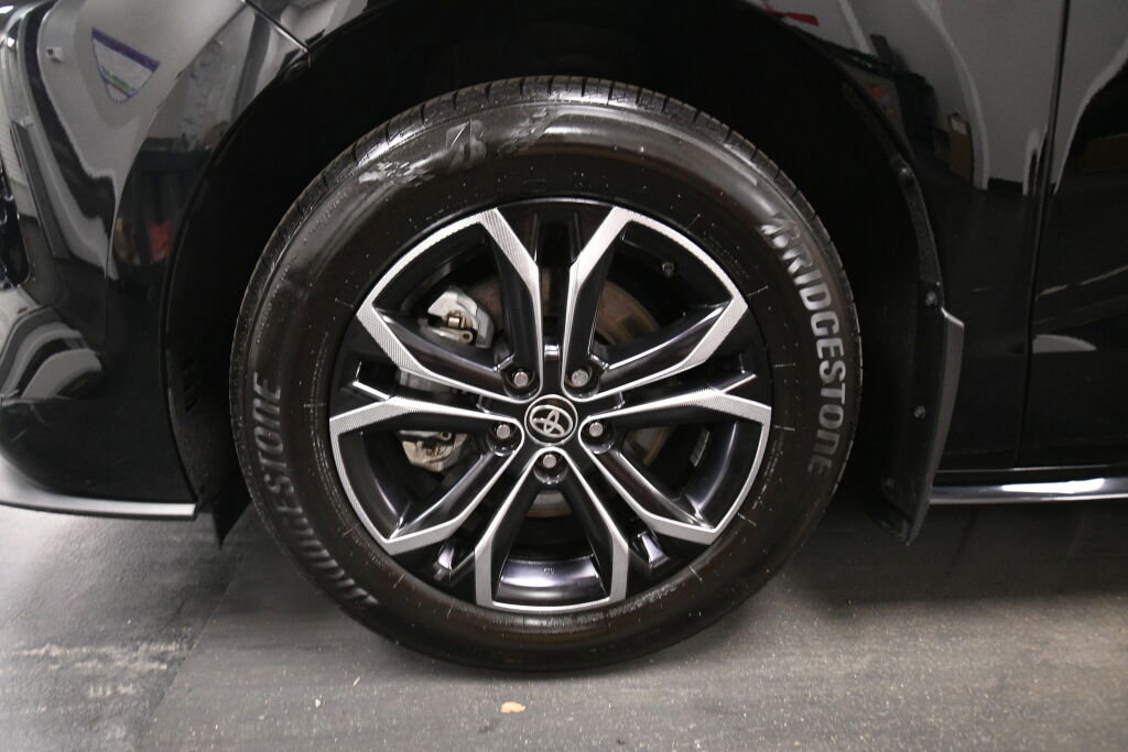 Used 2025 Toyota Sienna Platinum AWD/4WD image 36