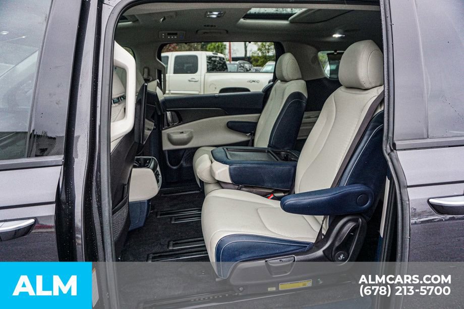 Used 2025 Kia Carnival SX Prestige image 21
