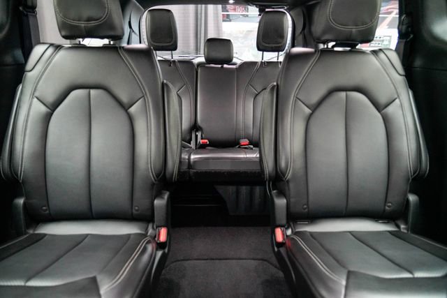 Used 2025 Chrysler Pacifica Select FWD image 18