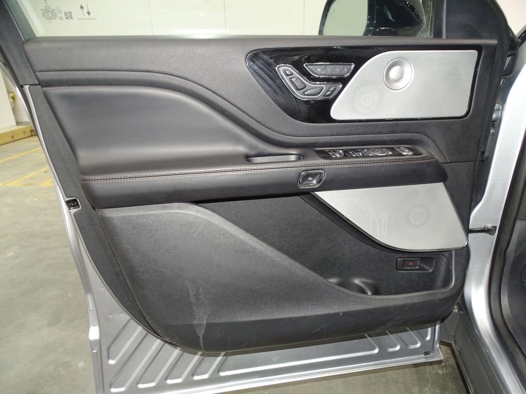 Used 2020 Lincoln Aviator Reserve w/ Equipment Group 202A image 19