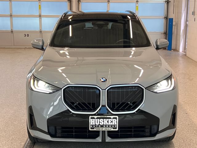 Used 2025 BMW X3 xDrive30i AWD/4WD image 3