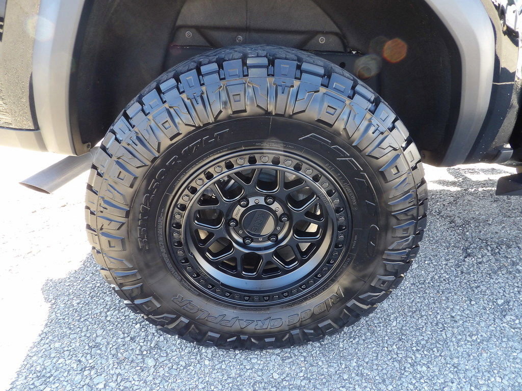 Used 2023 GMC Canyon AT4 w/ AT4 Premium Package image 58