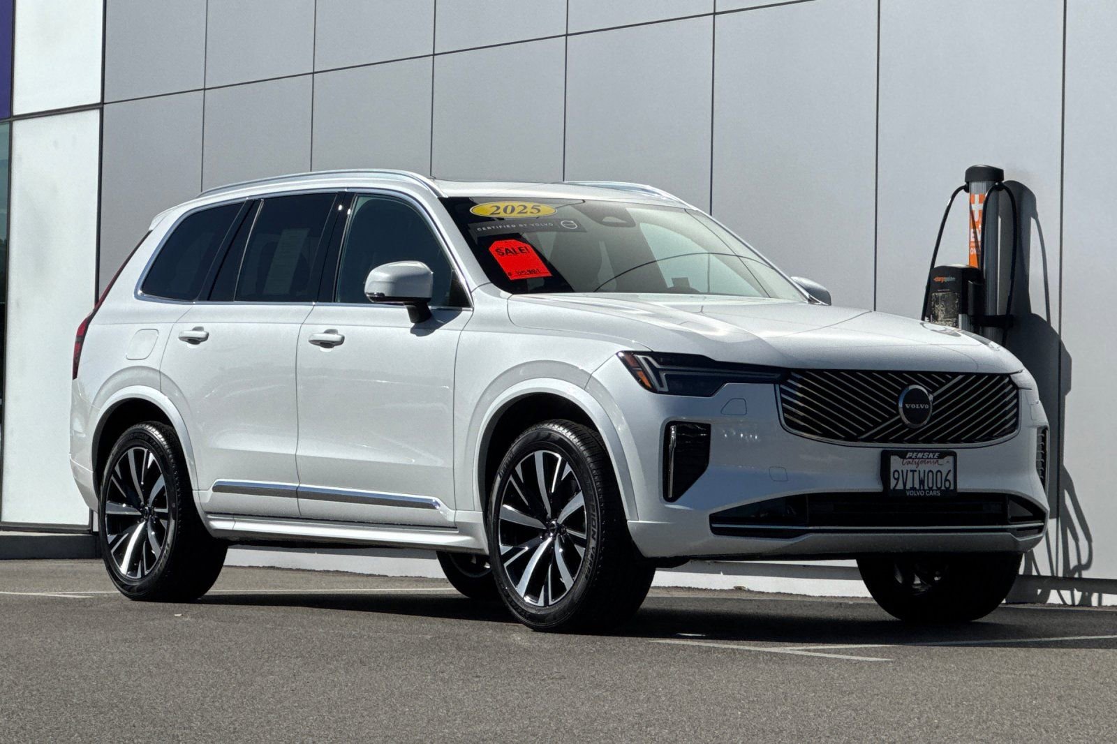 Used 2025 Volvo XC90 B6 Core w/ Protection Package Premier image 7