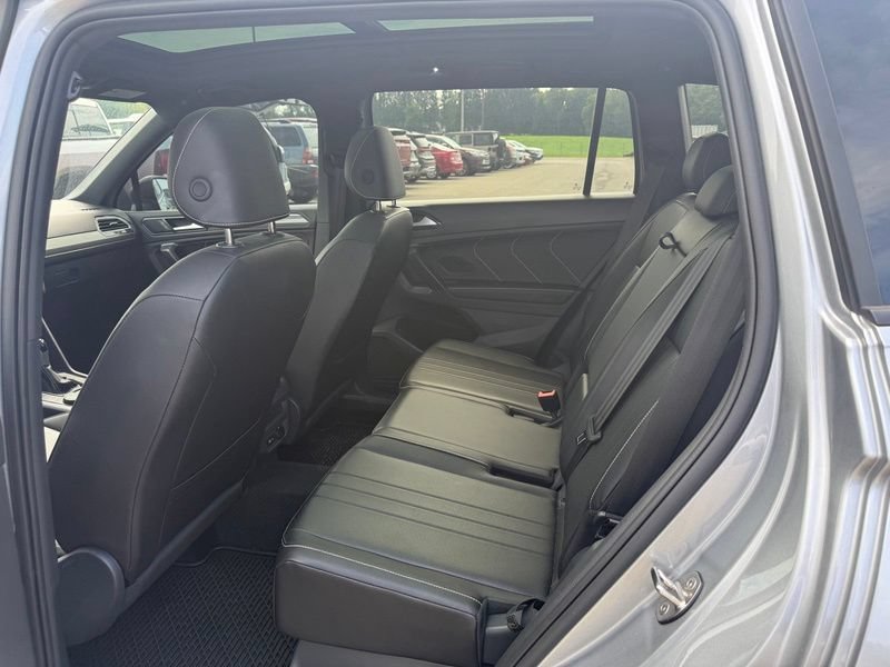 Used 2024 Volkswagen Tiguan SE R-Line AWD/4WD image 6