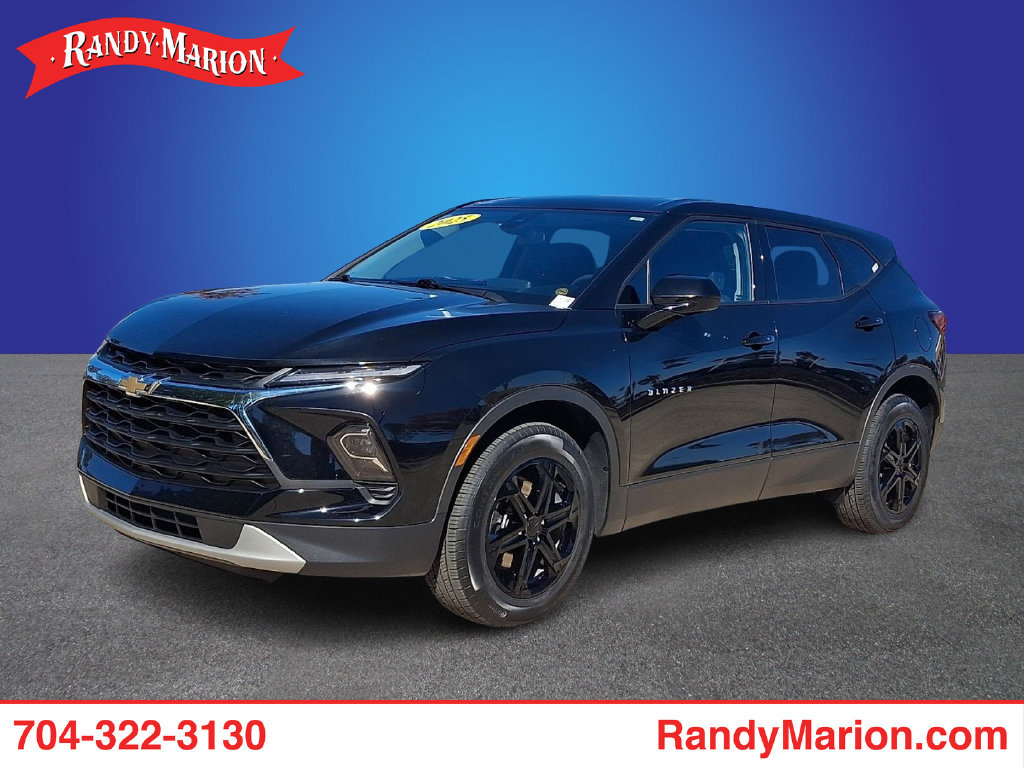 Used 2025 Chevrolet Blazer LT FWD image 1