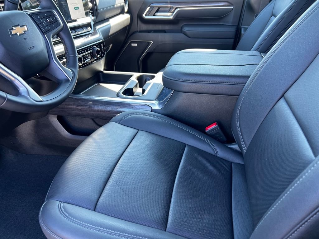 Used 2025 Chevrolet Silverado 3500 LTZ w/ LTZ Premium Texas Edition image 12