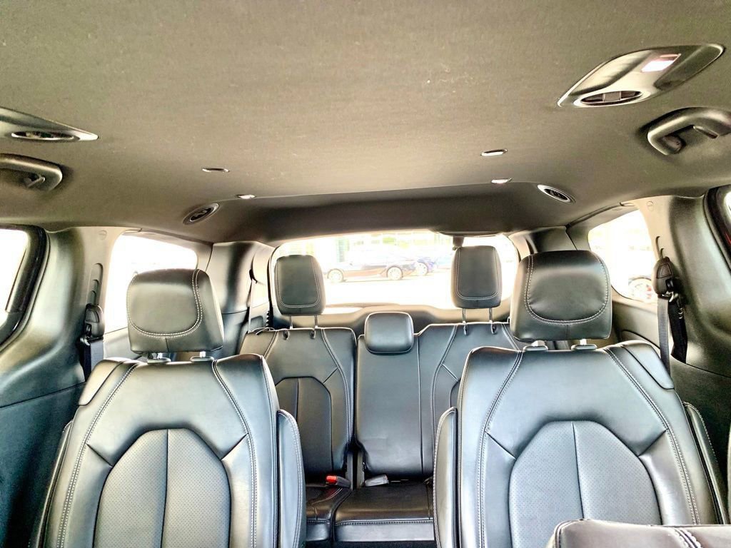 Used 2025 Chrysler Pacifica Select image 17