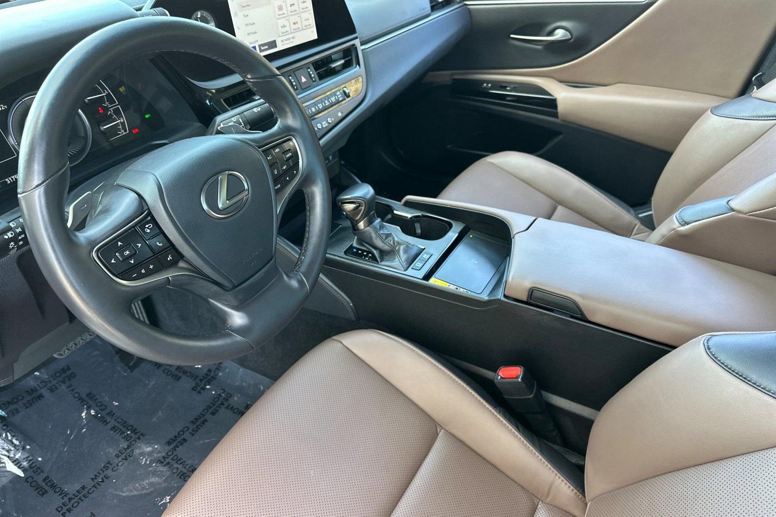 Used 2025 Lexus ES 300h w/ Premium Package image 4
