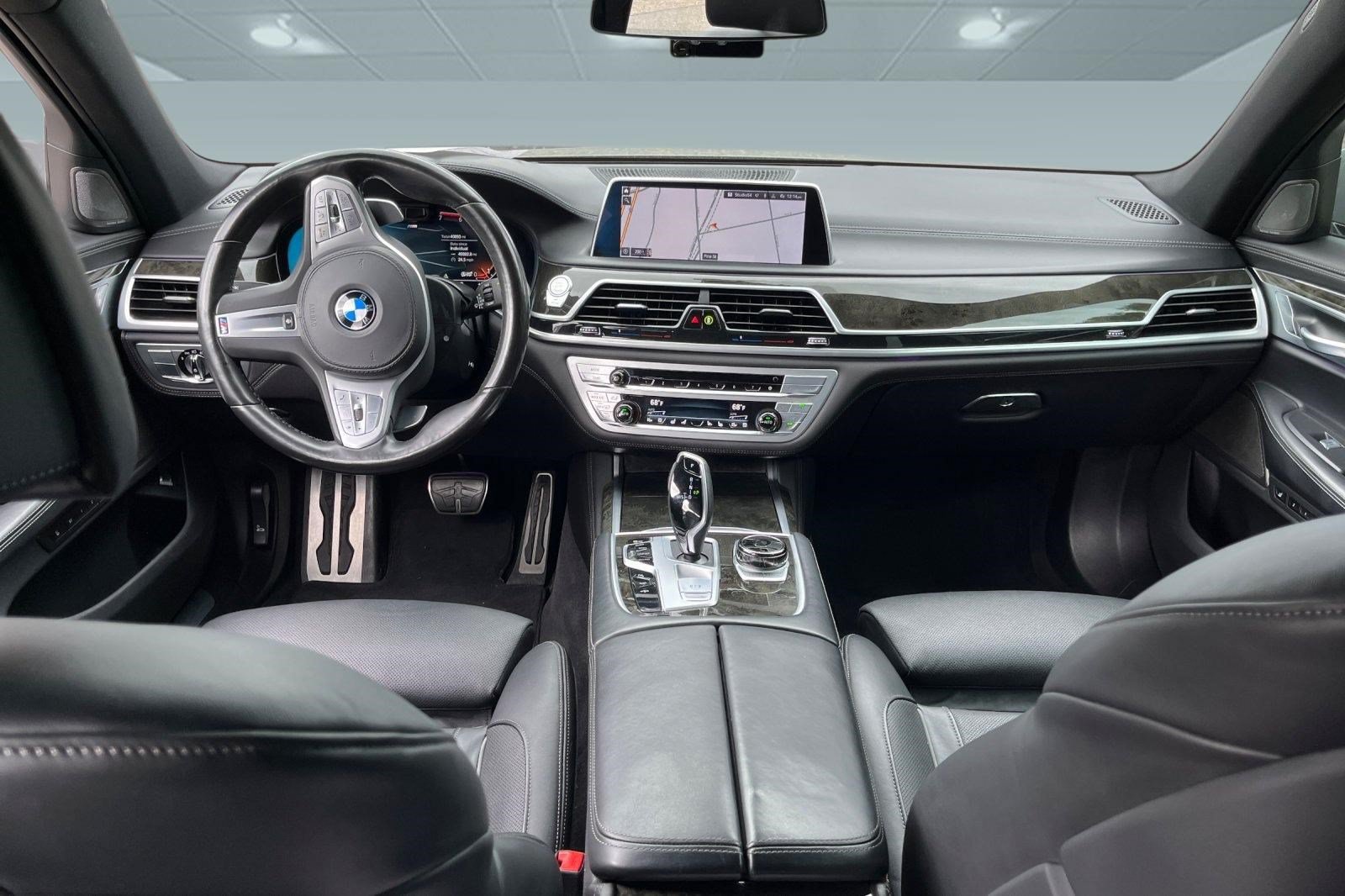 Used 2021 BMW 750i xDrive w/ Executive Package AWD/4WD image 7