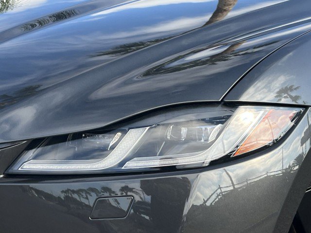 Used 2025 Jaguar F-PACE R-Dynamic S image 12