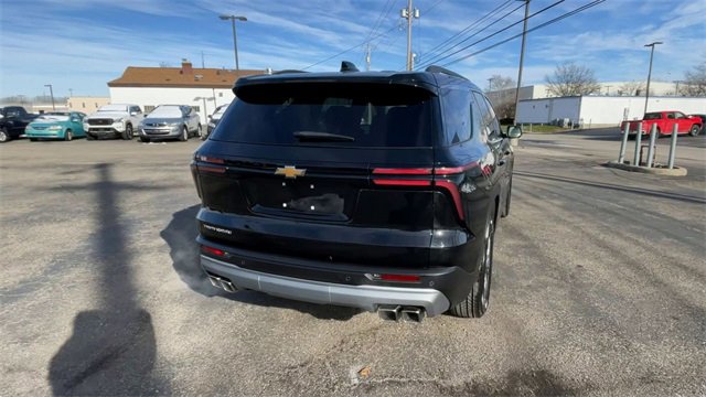 Used 2025 Chevrolet Traverse LT image 9