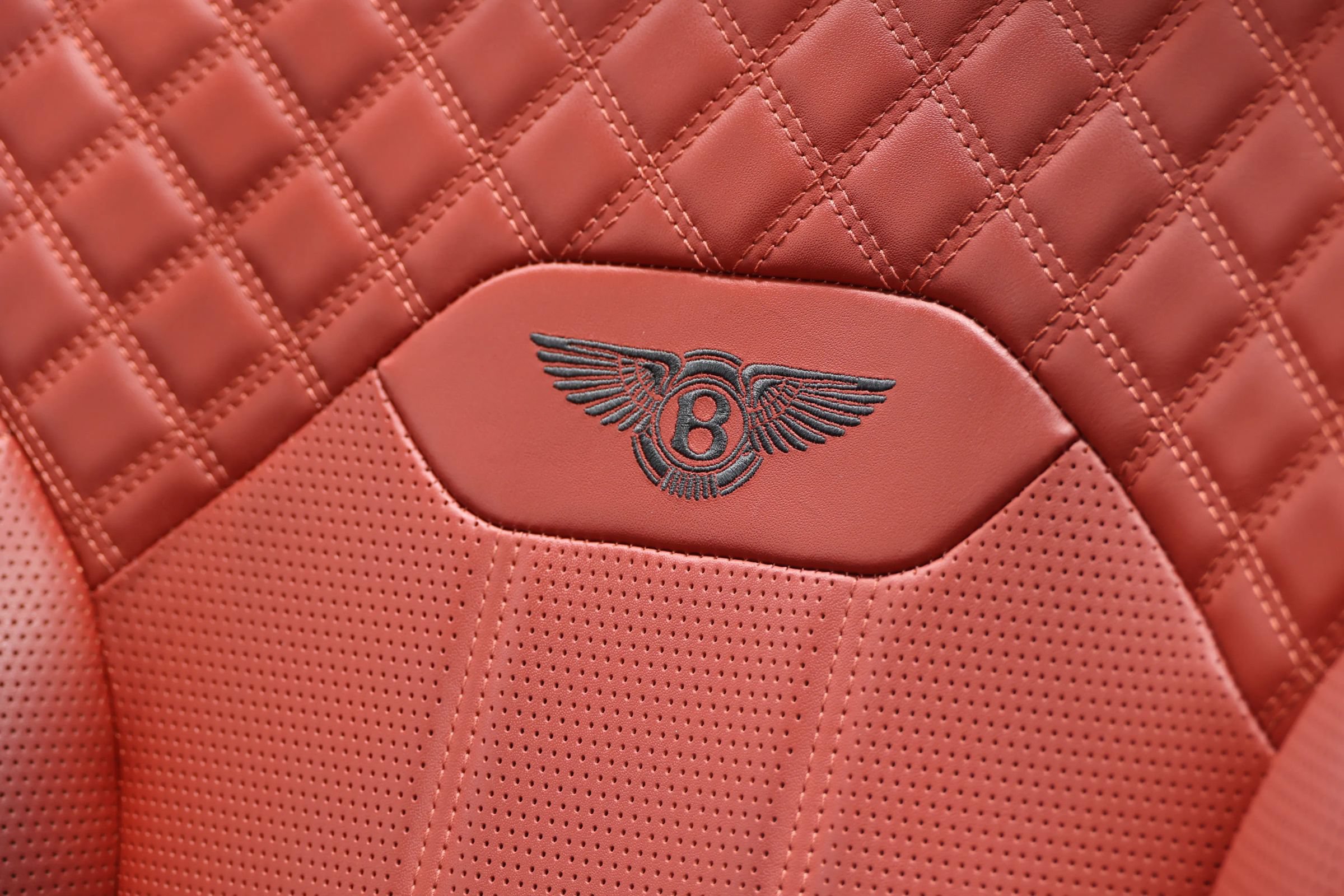 Used 2022 Bentley Bentayga AWD/4WD image 19