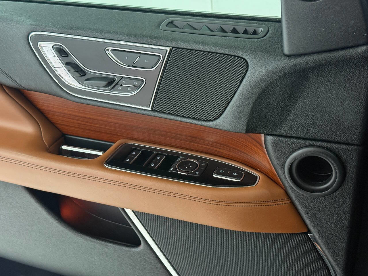 Used 2018 Lincoln Navigator Reserve w/ Technology Package image 80