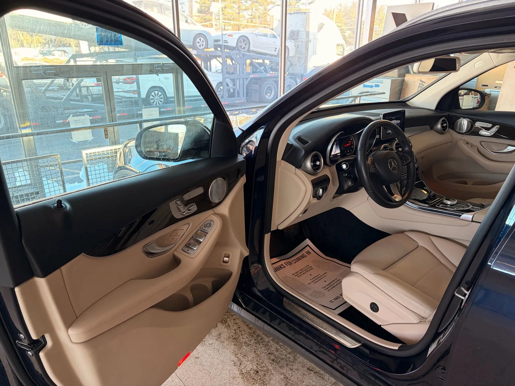Used 2019 Mercedes-Benz GLC 300 4MATIC image 10