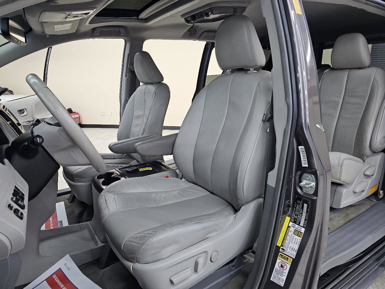 Used 2013 Toyota Sienna XLE image 19