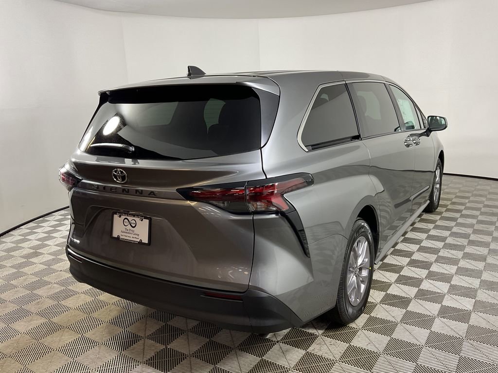 New 2026 Toyota Sienna LE image 8