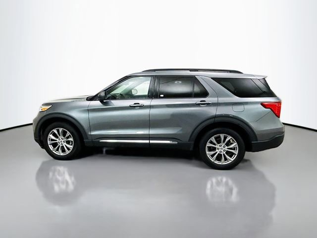 Used 2022 Ford Explorer XLT w/ Equipment Group 202A image 4