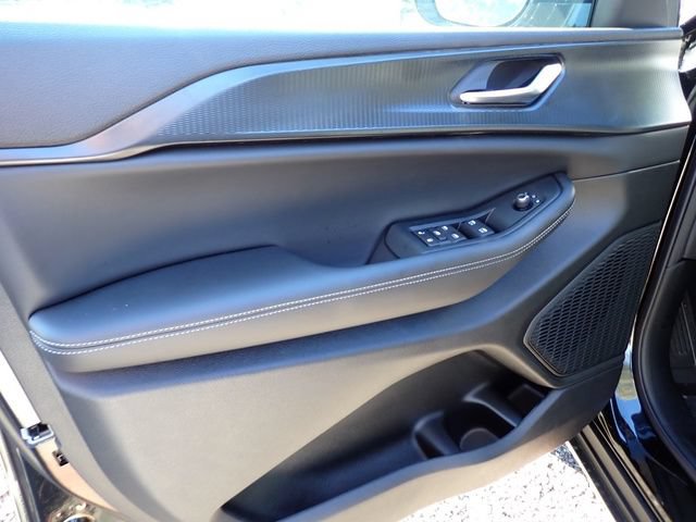 New 2025 Jeep Grand Cherokee Altitude AWD/4WD image 16